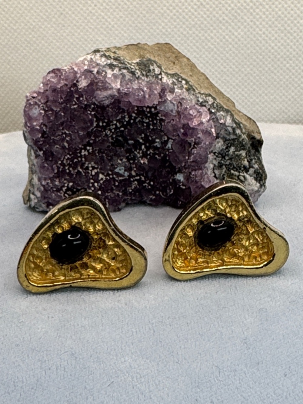 Vintage Gold-tone with Black cuff links.  Patent 2974381